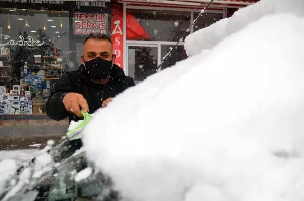 Muş'ta kar yağışı; 88 köy yolu kapandı Muş'ta kar yağışı; 88 köy yolu kapandı
