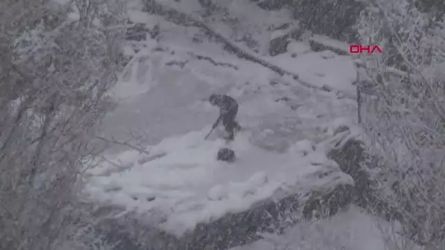 Muş'ta kar yağışı; 88 köy yolu kapandı Muş'ta kar yağışı; 88 köy yolu kapandı