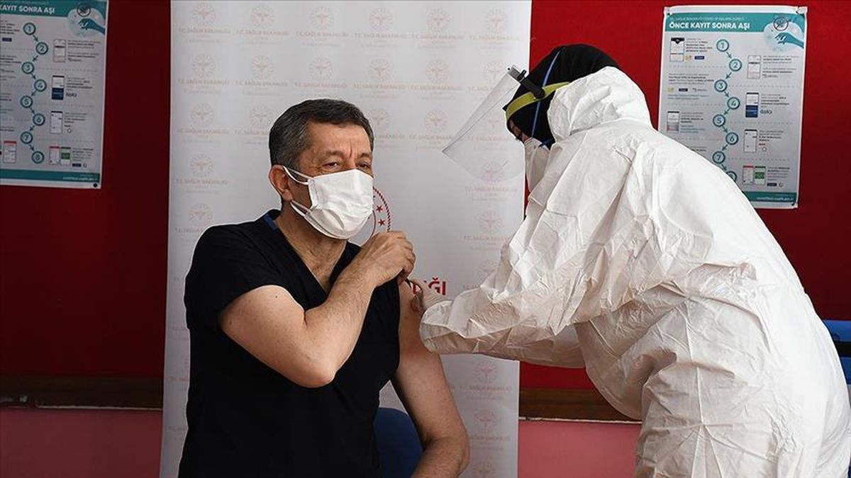 Öğretmenler ne zaman aşı olacak? Öğretmenlere aşı zorunlu mu?