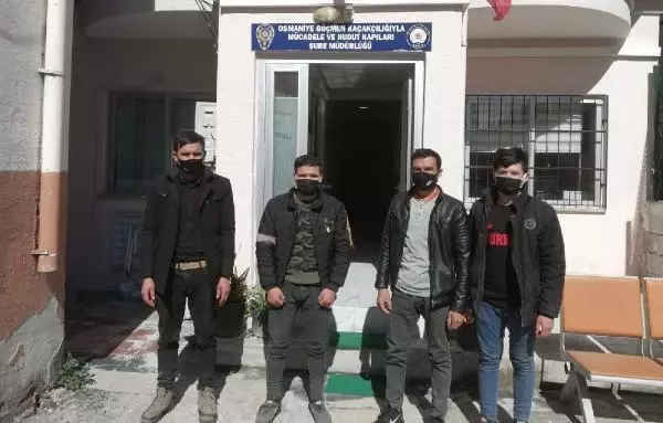 Osmaniye'de Afganistan uyruklu 4 kaçak göçmen yakalandı Osmaniye'de Afganistan uyruklu 4 kaçak göçmen yakalandı