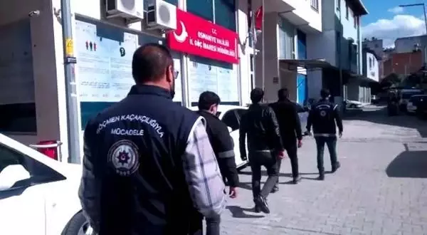Osmaniye'de Afganistan uyruklu 4 kaçak göçmen yakalandı Osmaniye'de Afganistan uyruklu 4 kaçak göçmen yakalandı
