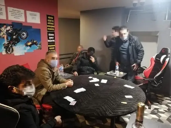 Son dakika... Sancaktepe'de kumar oynatılan iş yerine baskın kamerada