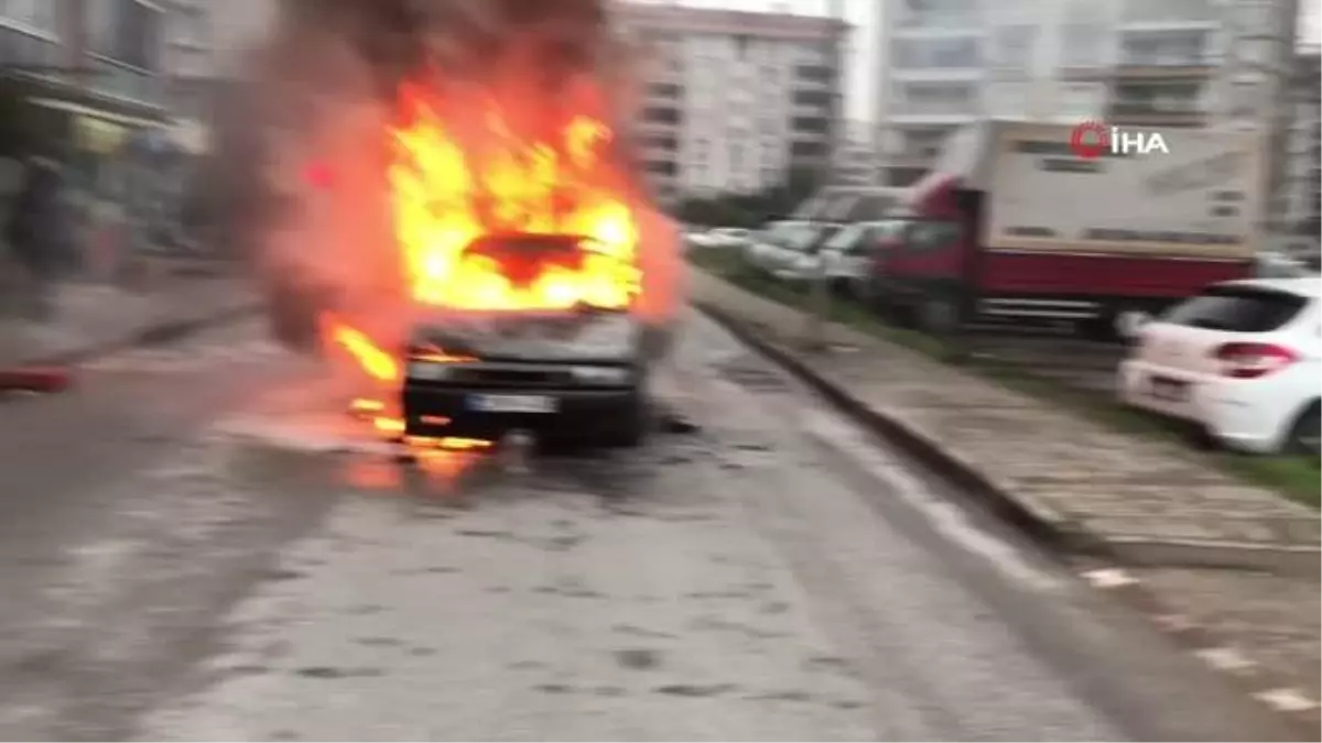 Seyir halinde otomobil alev alev yandı