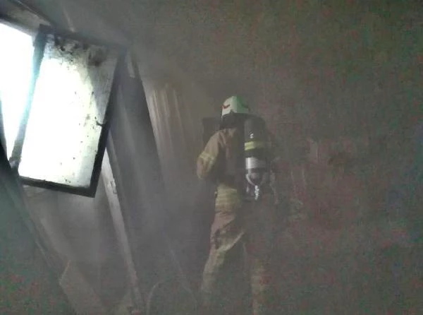Silivri'de caminin elektrik panosunda yangın