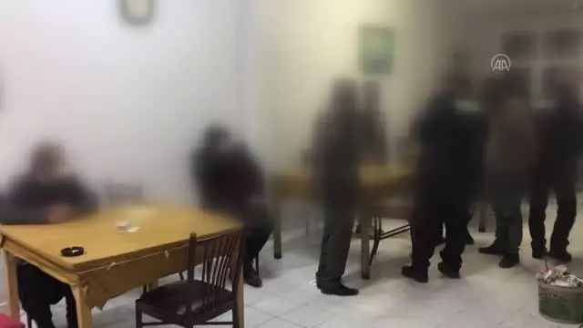 Adana'da sokağa çıkma kısıtlamasına uymayan 8 kişiye idari para cezası uygulandı Adana'da sokağa çıkma kısıtlamasına uymayan 8 kişiye idari para cezası uygulandı