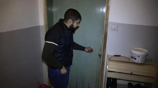 SULTANGAZİ'DE AYNI GÜN İKİ EVDEN HIRSIZLIK YAPAN 3 KADIN ŞÜPHELİ KAMERADA SULTANGAZİ'DE AYNI GÜN İKİ EVDEN HIRSIZLIK YAPAN 3 KADIN ŞÜPHELİ KAMERADA