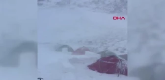 Süphan'a zirve tırmanışında tipiye yakalanan dağcılar, buz adama döndü