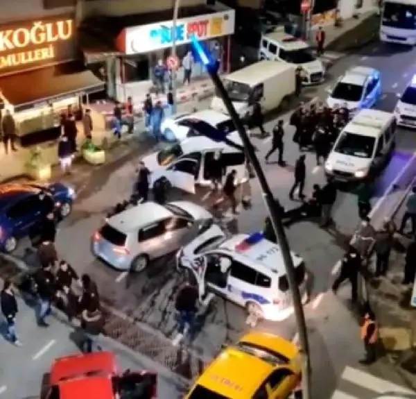 ÜMRANİYE'DE ÇEVİRMEDEN KAÇTILAR, BAŞKA POLİS OTOSUNA ÇARPIP KAZA YAPTILAR ÜMRANİYE'DE ÇEVİRMEDEN KAÇTILAR, BAŞKA POLİS OTOSUNA ÇARPIP KAZA YAPTILAR