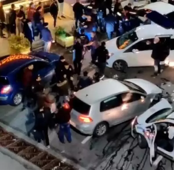 ÜMRANİYE'DE ÇEVİRMEDEN KAÇTILAR, BAŞKA POLİS OTOSUNA ÇARPIP KAZA YAPTILAR ÜMRANİYE'DE ÇEVİRMEDEN KAÇTILAR, BAŞKA POLİS OTOSUNA ÇARPIP KAZA YAPTILAR