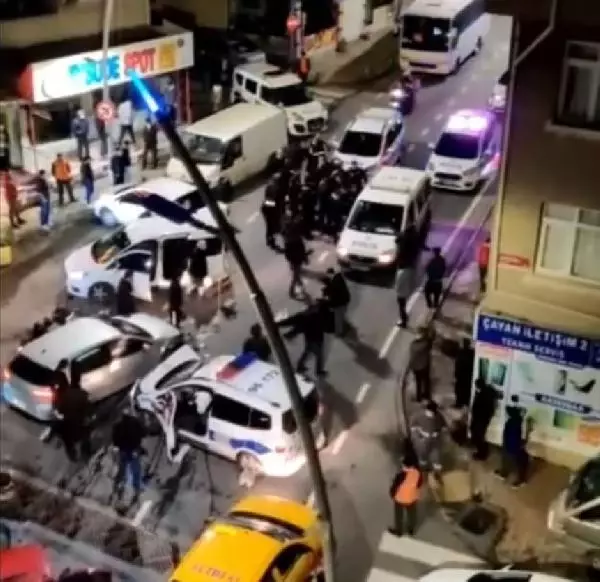 ÜMRANİYE'DE ÇEVİRMEDEN KAÇTILAR, BAŞKA POLİS OTOSUNA ÇARPIP KAZA YAPTILAR ÜMRANİYE'DE ÇEVİRMEDEN KAÇTILAR, BAŞKA POLİS OTOSUNA ÇARPIP KAZA YAPTILAR
