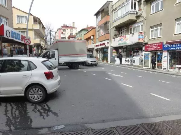 ÜMRANİYE'DE ÇEVİRMEDEN KAÇTILAR, BAŞKA POLİS OTOSUNA ÇARPIP KAZA YAPTILAR ÜMRANİYE'DE ÇEVİRMEDEN KAÇTILAR, BAŞKA POLİS OTOSUNA ÇARPIP KAZA YAPTILAR