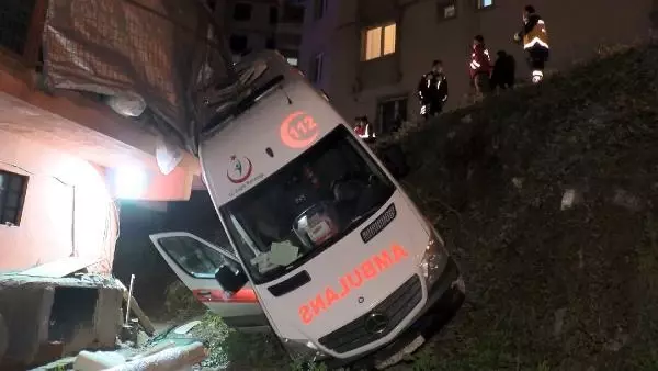 Hasta taşıyan ambulans kaza yaptı Hasta taşıyan ambulans kaza yaptı