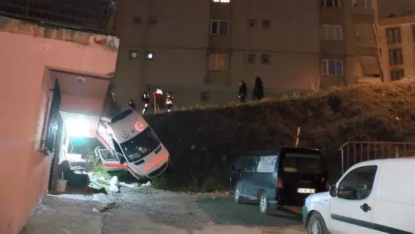 Hasta taşıyan ambulans kaza yaptı Hasta taşıyan ambulans kaza yaptı
