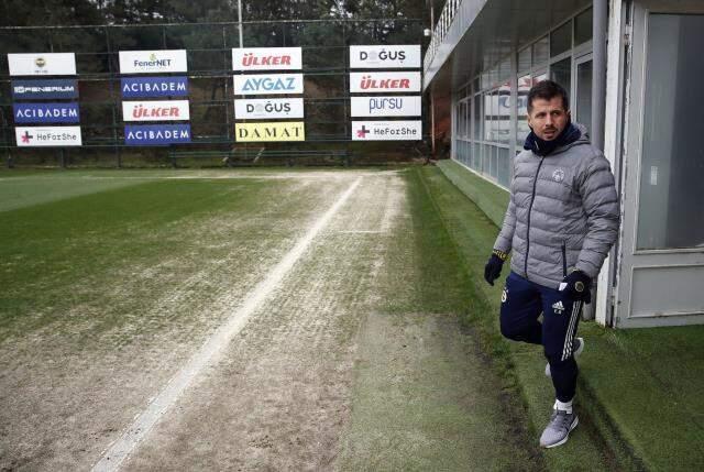 Ve Emre Belözoğlu eşofmanları giydi Ve Emre Belözoğlu eşofmanları giydi