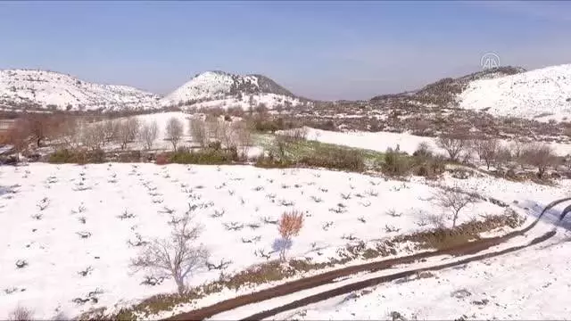 'Yanık Ülke' adıyla da bilinen Kula-Salihli UNESCO Global Jeoparkı beyaz örtüyle kaplandı