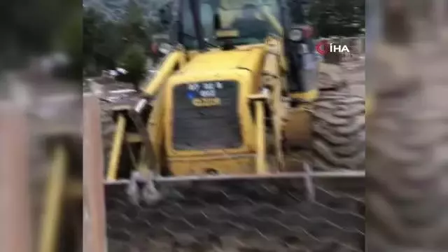 Yayla evi yıkımında belindeki silaha uzanan muhtara jandarma müdahalesi Yayla evi yıkımında belindeki silaha uzanan muhtara jandarma müdahalesi