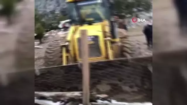 Yayla evi yıkımında belindeki silaha uzanan muhtara jandarma müdahalesi Yayla evi yıkımında belindeki silaha uzanan muhtara jandarma müdahalesi