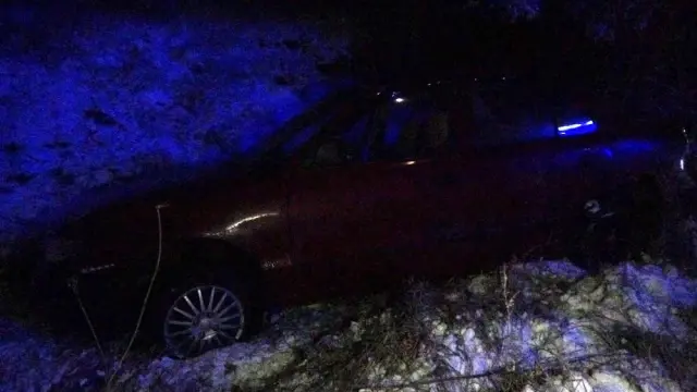 Yoldan çıkan araçtan burnu bile kanamadan kurtuldu Yoldan çıkan araçtan burnu bile kanamadan kurtuldu