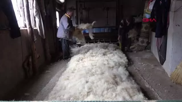 İki kardeş, atalarından öğrendiği keçeciliği sürdürüyor İki kardeş, atalarından öğrendiği keçeciliği sürdürüyor
