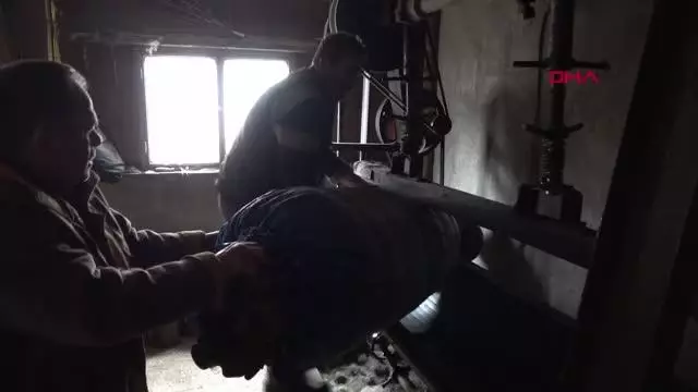 İki kardeş, atalarından öğrendiği keçeciliği sürdürüyor İki kardeş, atalarından öğrendiği keçeciliği sürdürüyor
