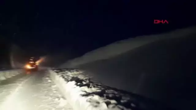 Ağrı'da karayolları ekiplerinin kar seferberliği Ağrı'da karayolları ekiplerinin kar seferberliği