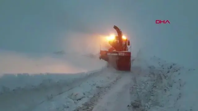 Ağrı'da karayolları ekiplerinin kar seferberliği Ağrı'da karayolları ekiplerinin kar seferberliği