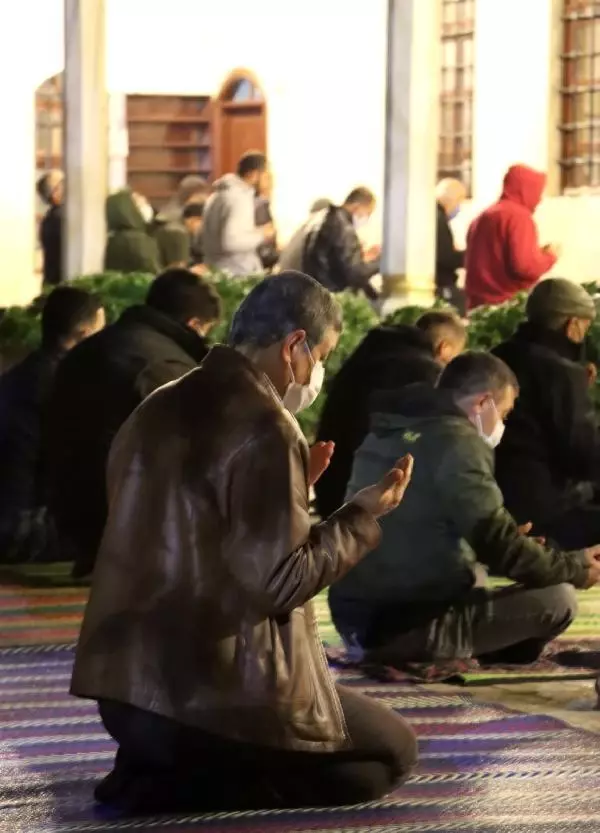 HATAY Anadolu'nun en eski camisi Habib-i Neccar'da Berat Kandili kutlandı HATAY Anadolu'nun en eski camisi Habib-i Neccar'da Berat Kandili kutlandı