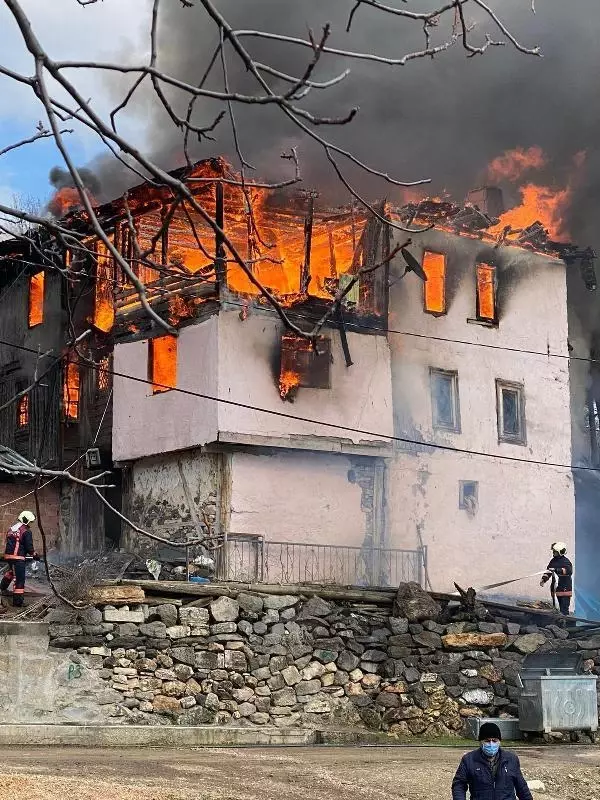 Son Dakika Ankara Da 3 Katli Ahsap Evde Yangin Haberler Haber Ofisi