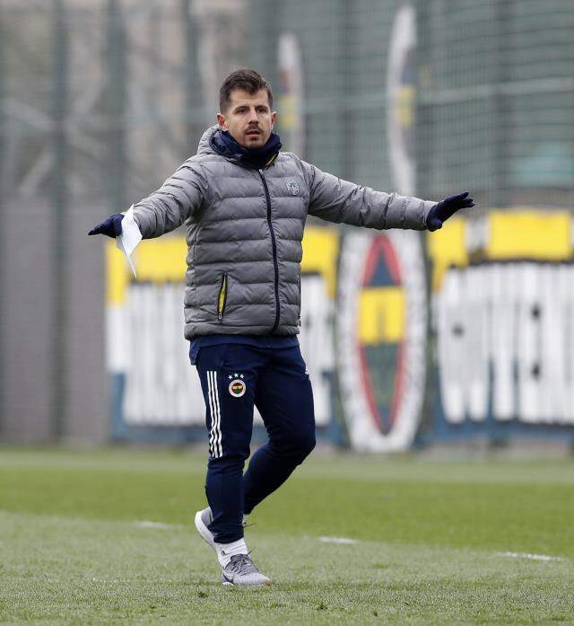 Apar topar takımın başına geçti! Emre Belözoğlu, gelecek sezon tek şartla takımın başında kalacak