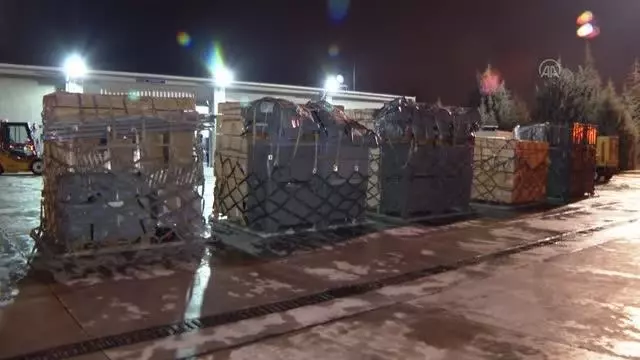 Son dakika gündem: Arakanlı Müslümanlar için Sahra Hastanesi taşıyan askeri kargo uçağı Ankara'dan havalandı Son dakika gündem: Arakanlı Müslümanlar için Sahra Hastanesi taşıyan askeri kargo uçağı Ankara'dan havalandı