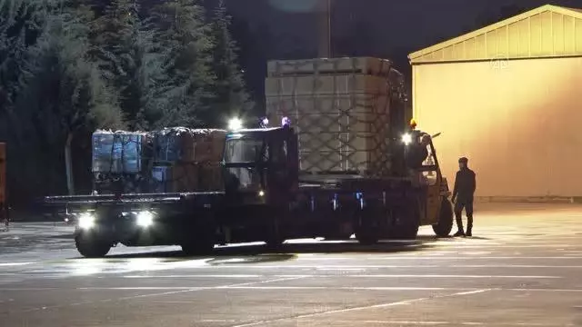 Son dakika gündem: Arakanlı Müslümanlar için Sahra Hastanesi taşıyan askeri kargo uçağı Ankara'dan havalandı Son dakika gündem: Arakanlı Müslümanlar için Sahra Hastanesi taşıyan askeri kargo uçağı Ankara'dan havalandı
