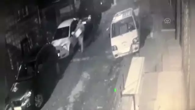Son dakika: Avcılar'da otomobilden hırsızlık yaptığı iddia edilen şüpheli yakalandı Son dakika: Avcılar'da otomobilden hırsızlık yaptığı iddia edilen şüpheli yakalandı