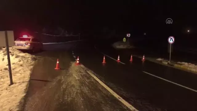 Son dakika haber | Batı Karadeniz bağlantı yolunun bir bölümündeki heyelan ve çökme nedeniyle yol çift yönlü trafiğe kapatıldı Son dakika haber | Batı Karadeniz bağlantı yolunun bir bölümündeki heyelan ve çökme nedeniyle yol çift yönlü trafiğe kapatıldı