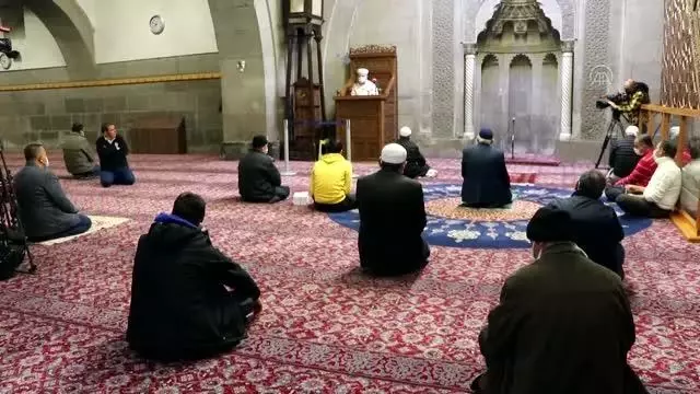 Berat Kandili dualarla idrak edildi Berat Kandili dualarla idrak edildi
