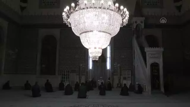 Berat Kandili dualarla idrak edildi Berat Kandili dualarla idrak edildi