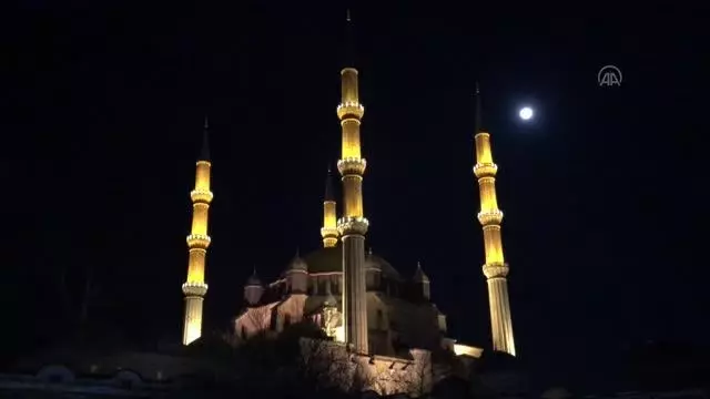 Berat Kandili dualarla idrak edildi Berat Kandili dualarla idrak edildi