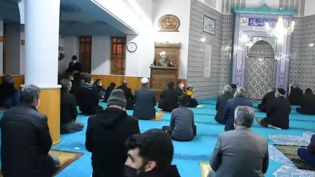 ŞANLIURFA - Berat Kandili dualarla idrak edildi