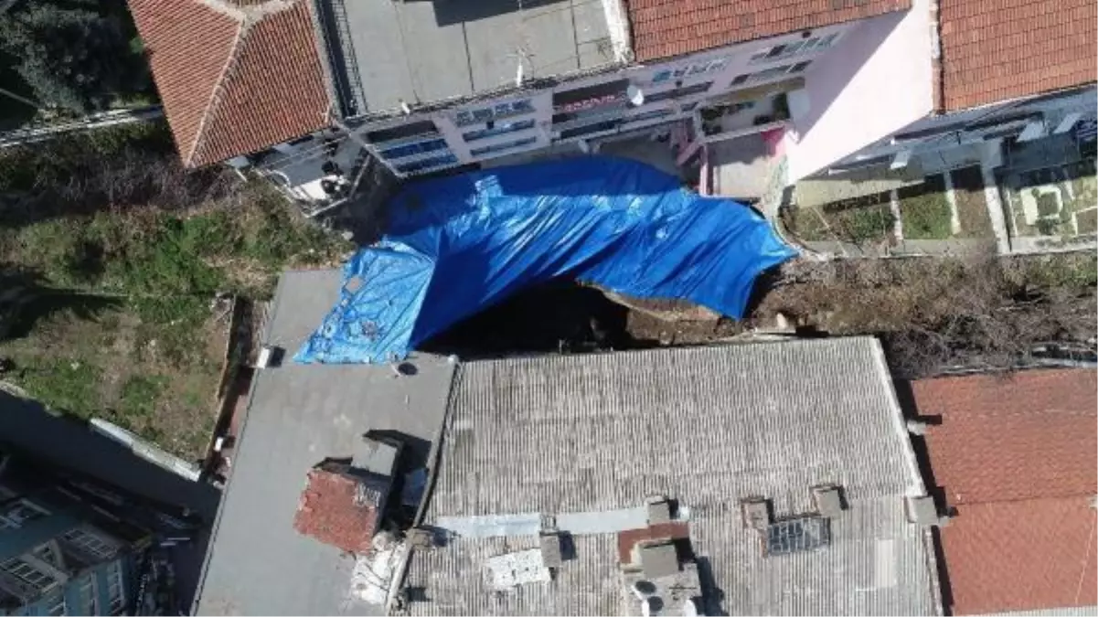 Bursa'da istinat duvarının çökmesiyle hasar gören binalarda hasar tespit çalışması sürüyor