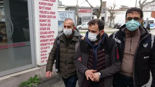 Bursa'da kaçak sigara üretilen depoya suçüstü baskın: 1 gözaltı