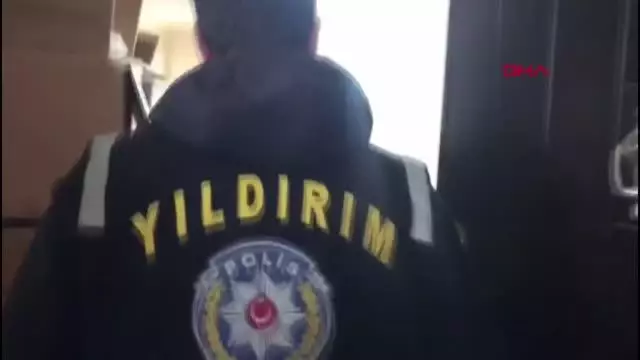 Bursa'da kaçak sigara üretilen depoya suçüstü baskın: 1 gözaltı