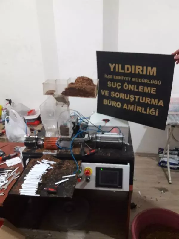 Bursa'da kaçak sigara üretilen depoya suçüstü baskın: 1 gözaltı