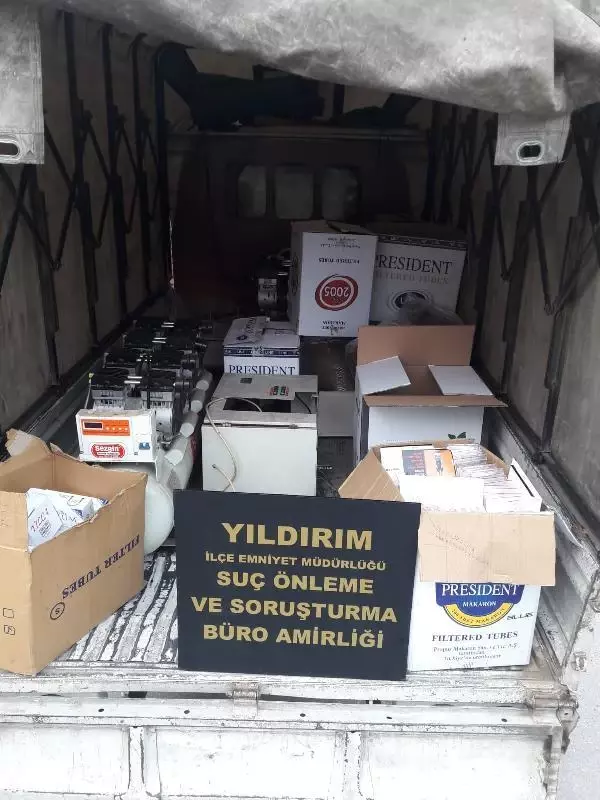 Bursa'da kaçak sigara üretilen depoya suçüstü baskın: 1 gözaltı
