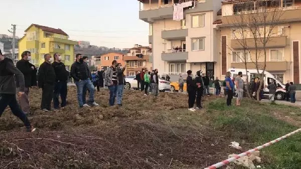 Son dakika haberleri | Çatı katında çıkan yangını izlerken sosyal mesafeyi unuttular Son dakika haberleri | Çatı katında çıkan yangını izlerken sosyal mesafeyi unuttular
