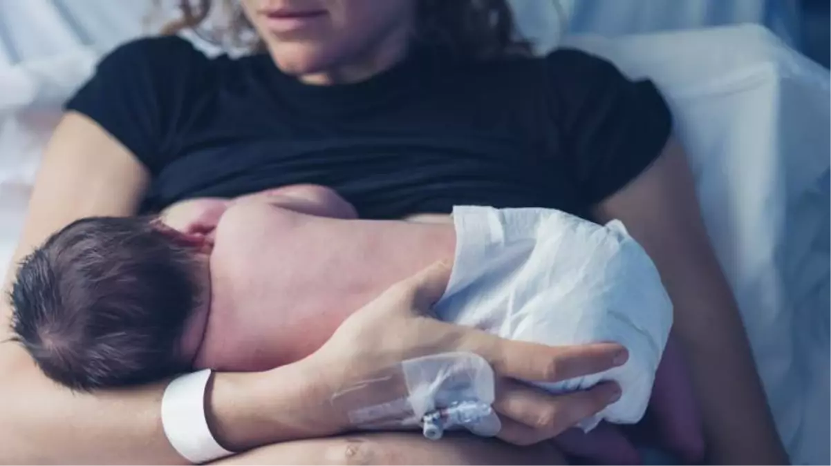 Hamileyken korona aşısı olan iki annenin bebekleri virüse