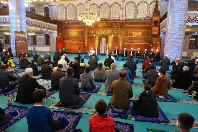 Diyanet İşleri Başkanı Erbaş, Batman'da Berat Kandili programına katıldı Diyanet İşleri Başkanı Erbaş, Batman'da Berat Kandili programına katıldı