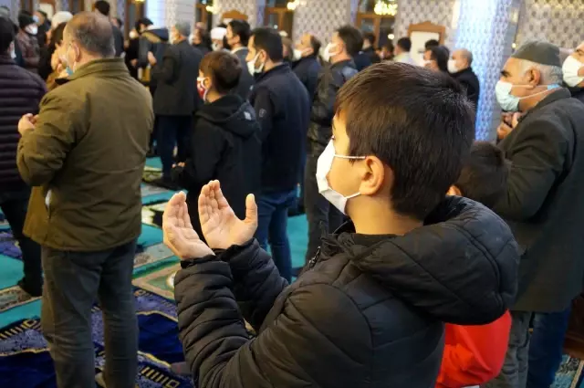 Diyanet İşleri Başkanı Erbaş, Batman'da Berat Kandili programına katıldı Diyanet İşleri Başkanı Erbaş, Batman'da Berat Kandili programına katıldı