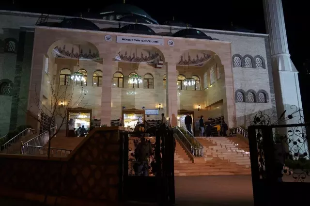 Diyanet İşleri Başkanı Erbaş, Batman'da Berat Kandili programına katıldı Diyanet İşleri Başkanı Erbaş, Batman'da Berat Kandili programına katıldı