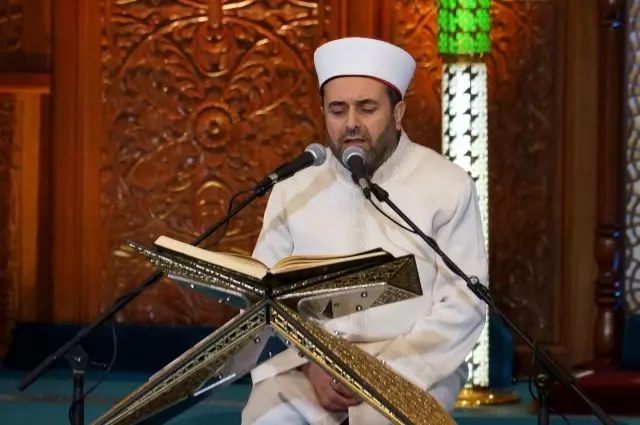 Diyanet İşleri Başkanı Erbaş, Batman'da Berat Kandili programına katıldı Diyanet İşleri Başkanı Erbaş, Batman'da Berat Kandili programına katıldı