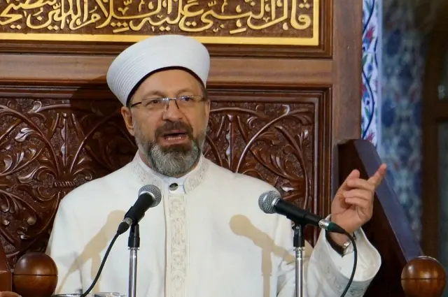 Diyanet İşleri Başkanı Erbaş, Batman'da Berat Kandili programına katıldı Diyanet İşleri Başkanı Erbaş, Batman'da Berat Kandili programına katıldı