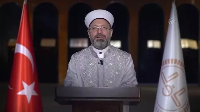 Diyanet İşleri Başkanı Erbaş İslam aleminin Berat Kandili'ni tebrik etti Diyanet İşleri Başkanı Erbaş İslam aleminin Berat Kandili'ni tebrik etti